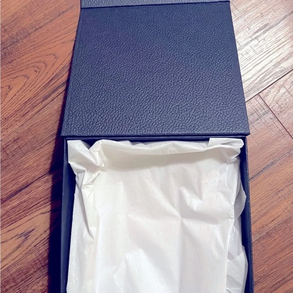 DIOR Box 8.5” w/ magnetic front flap closure